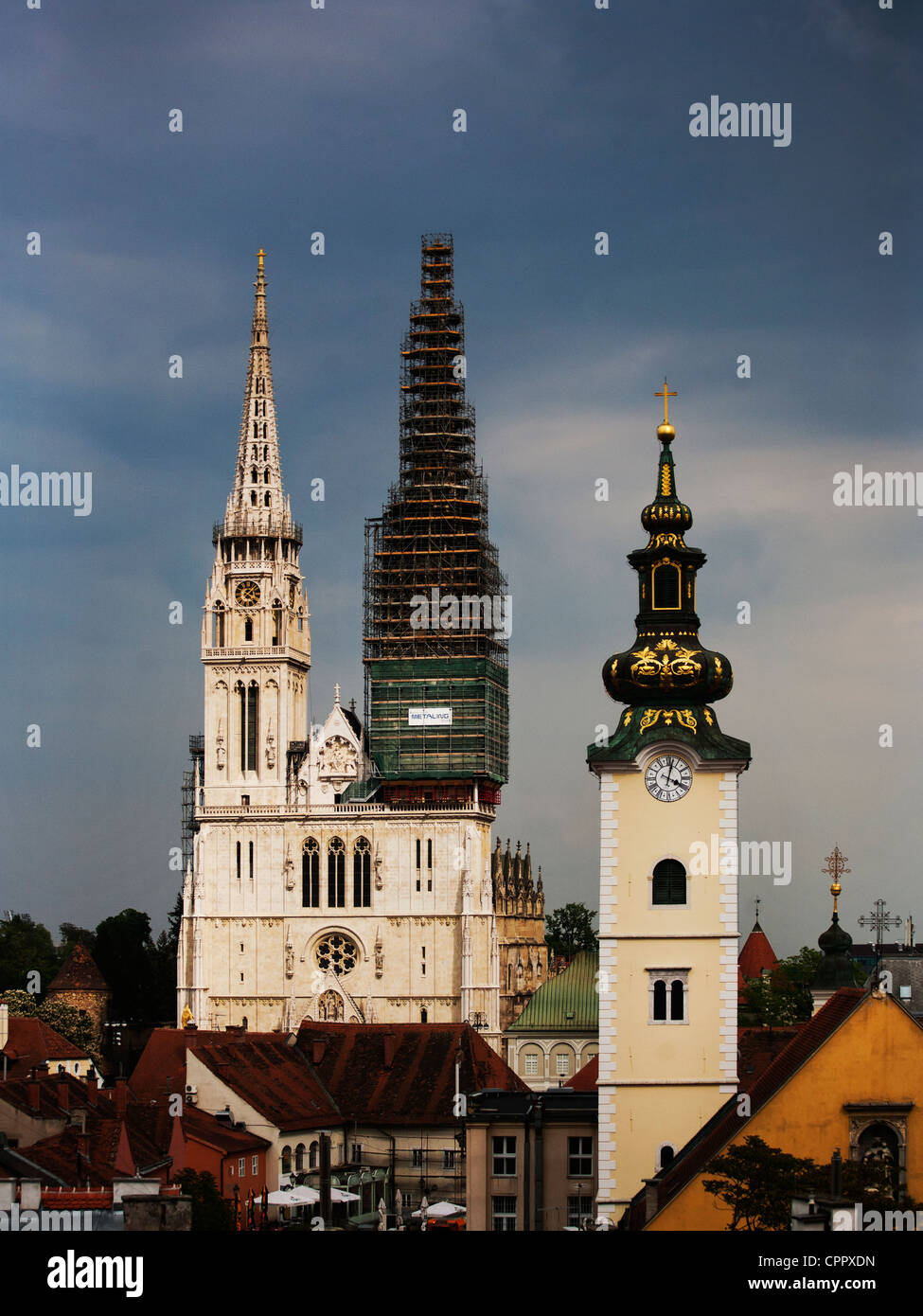 Kathedrale von Zagreb an bewölkten Tag Stockfoto