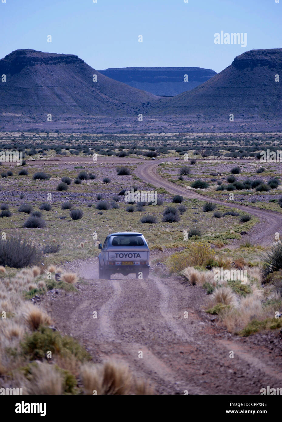 Eine alte 4 x 4 Hilux fahren die Schotterpisten rund um Fisch Basie-Canyon Stockfoto