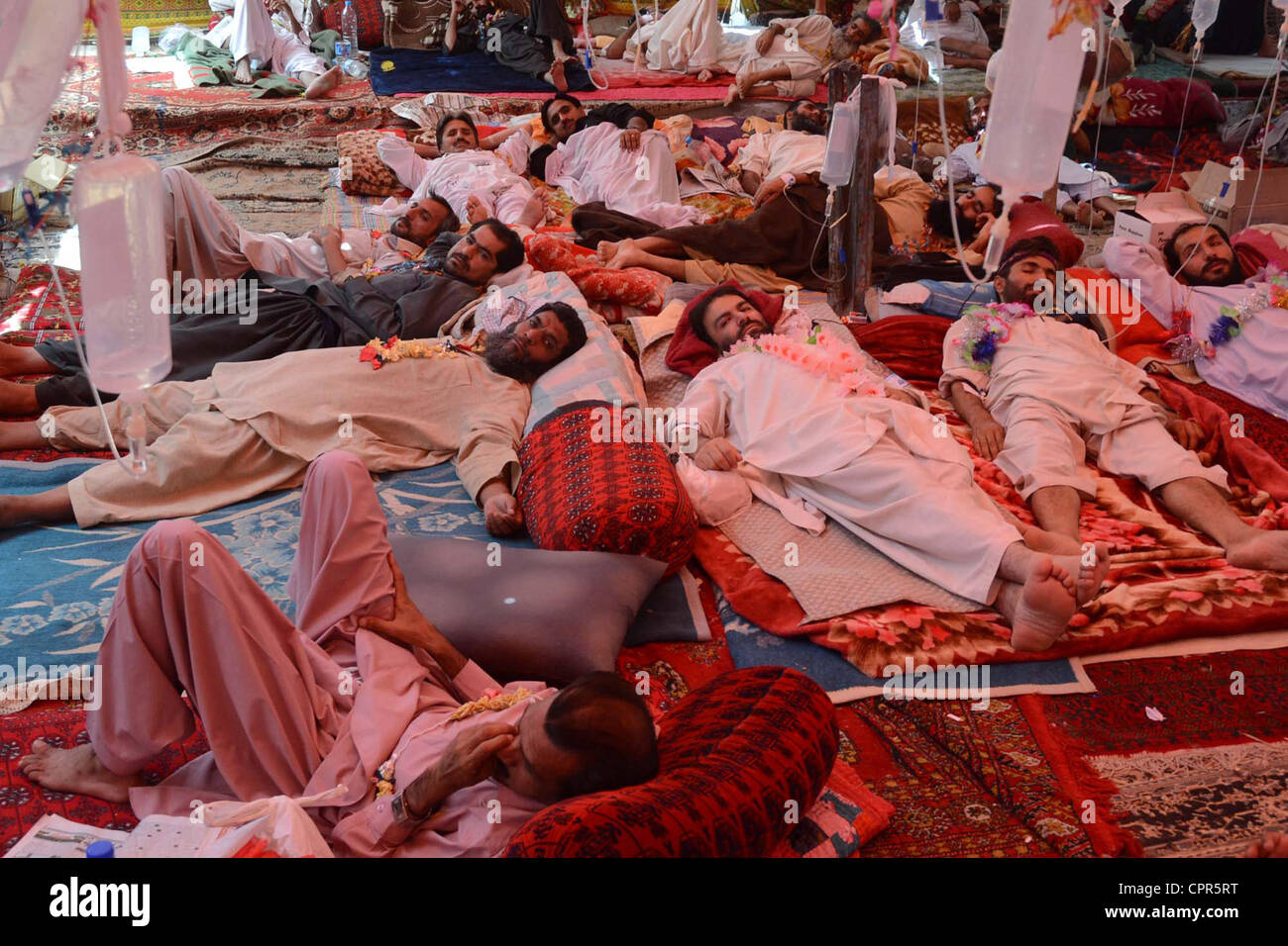 Lehrer beobachten einen Hungerstreik vor Quetta-Presse-Club unter dem Banner der alle Regierung Lehrer Verband am Mittwoch. Die Demonstranten haben gelobt, dass sie ihren Hungerstreik bis die Genehmigung ihrer Forderungen in Quetta 30. Mai 2012 weiterhin Stockfoto