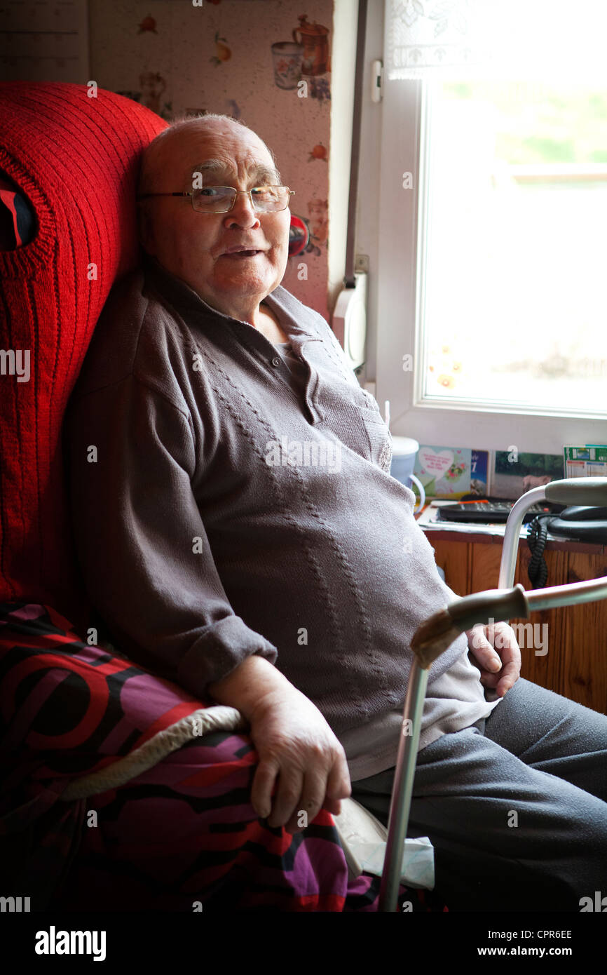 PORTRÄT EINES MANNES + 65 JAHRE ALT Stockfoto