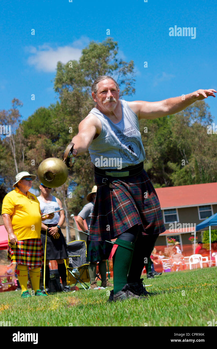 Werfen das Gewicht an der Amerikanischen schottisches Festival Costa Mesa, Kalifornien, USA Stockfoto