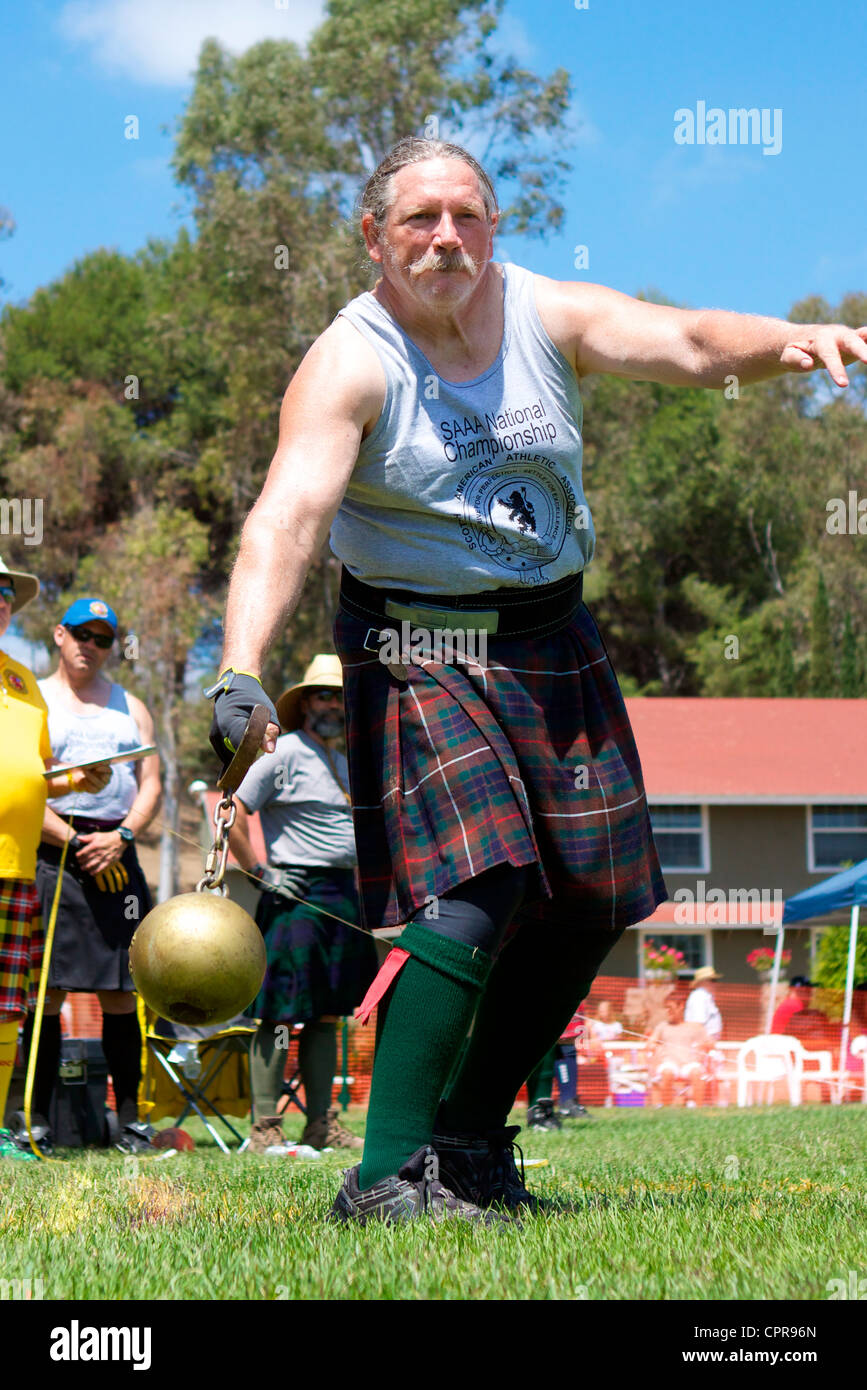 Werfen das Gewicht an der Amerikanischen schottisches Festival Costa Mesa, Kalifornien, USA Stockfoto