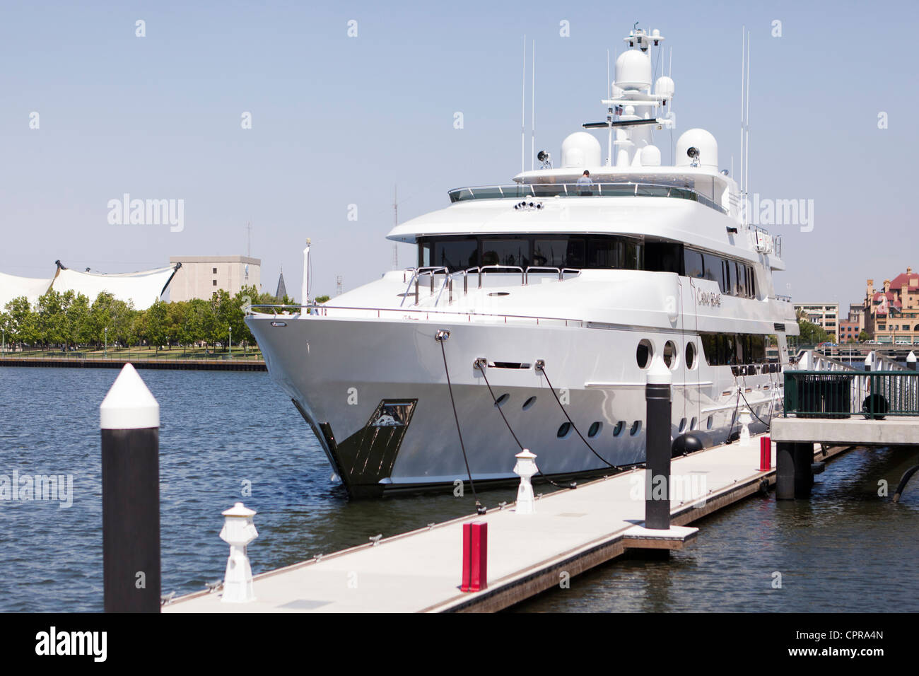 Luxus-Yacht angedockt Stockfoto