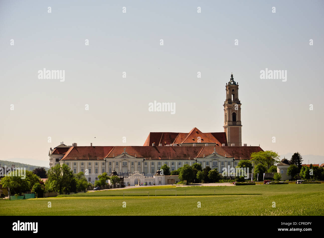 Panoramablick auf eine barocke Klosteranlage in Österreich Stockfoto