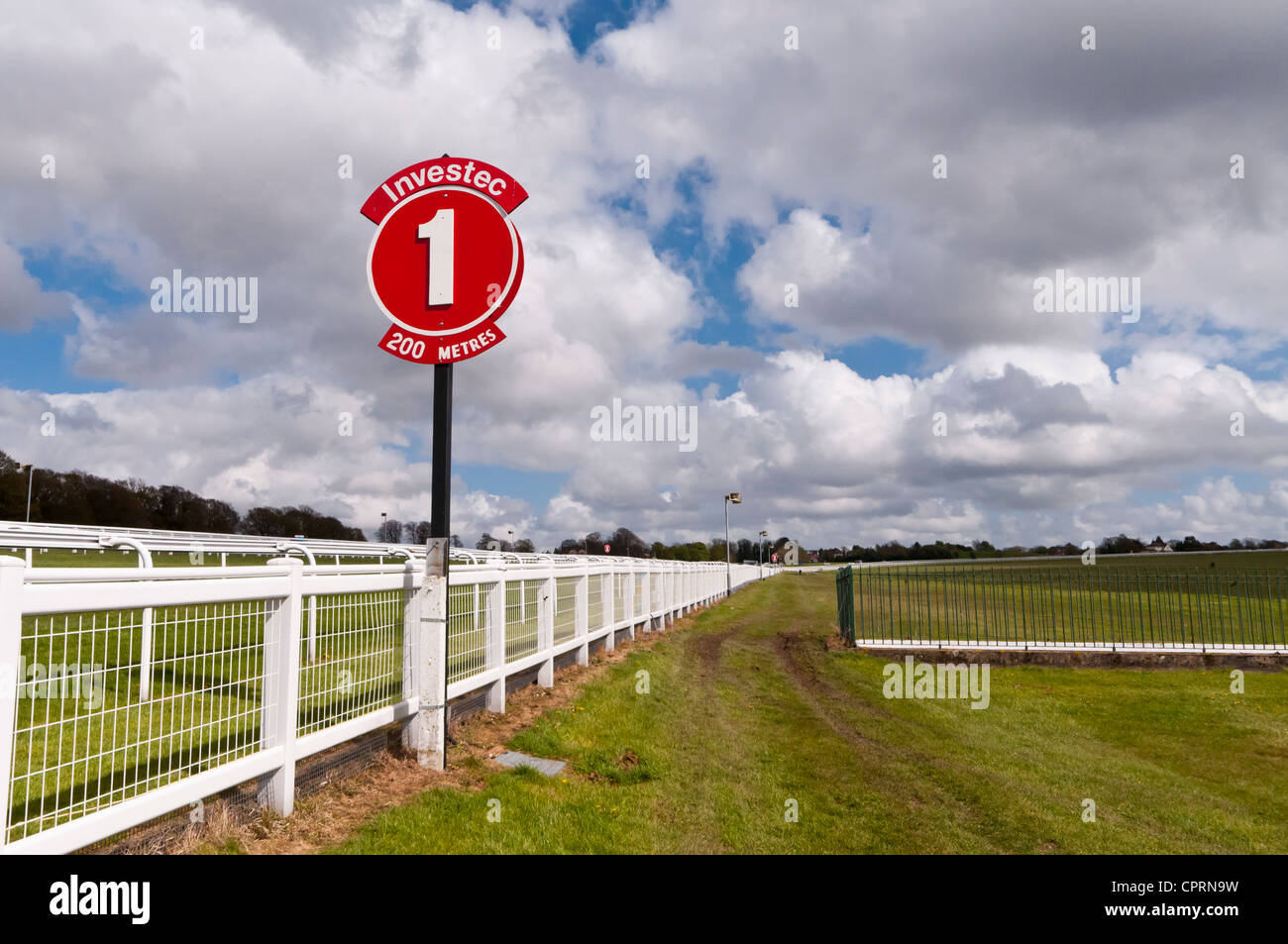 Furlong Marker in Epsom Downs Racecourse, Epsom, Surrey, UK Stockfoto