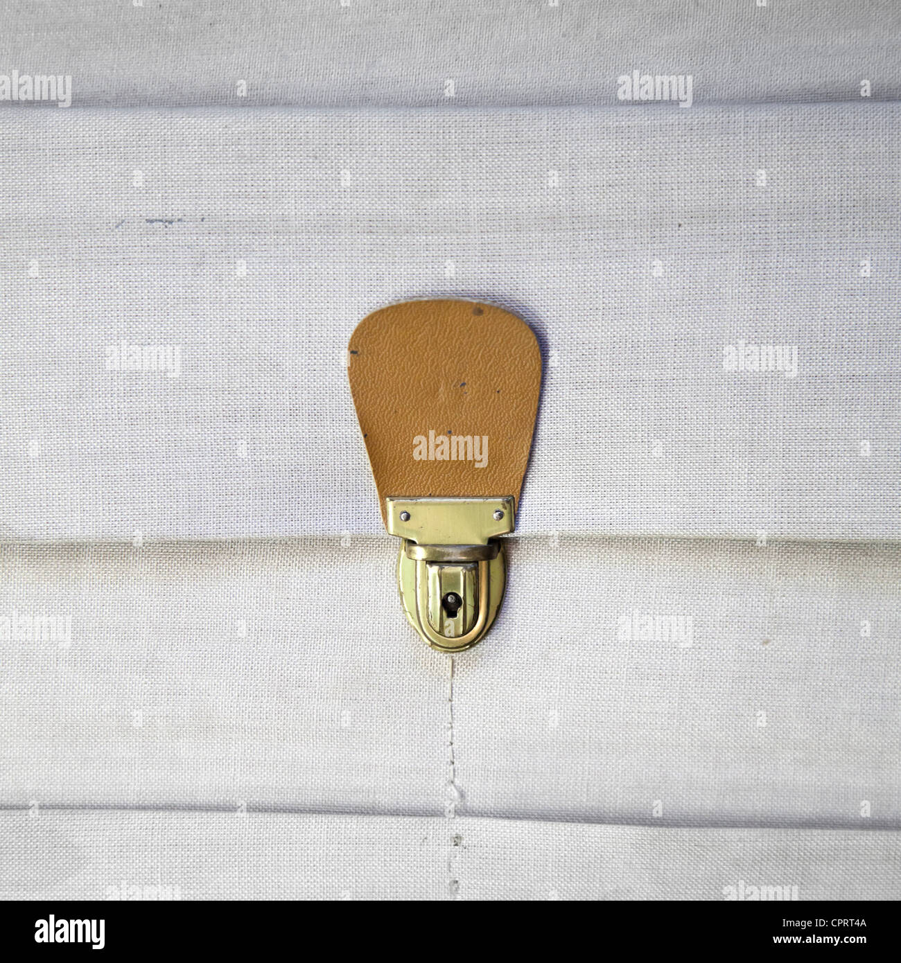 Vintage Textile Ordner mit Metallschließe Stockfoto