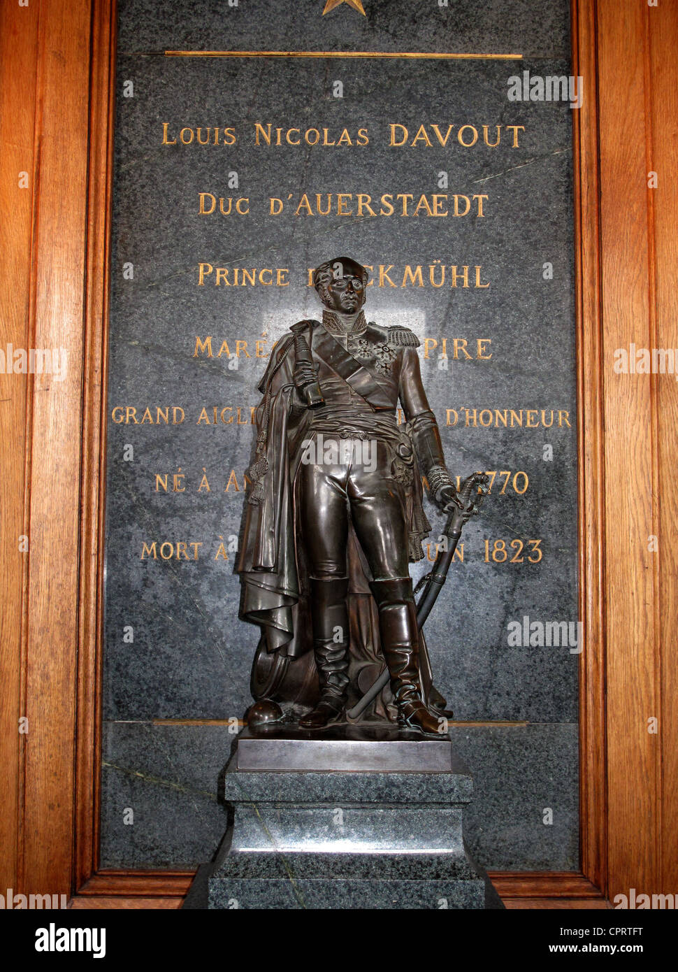 Louis Nicolas Davout Skulptur im Phare d' Eckmuhl, Leuchtturm bei Pointe Saint-Pierre, Penmarc'h, Finistere, Bretagne, Bretagne, Stockfoto