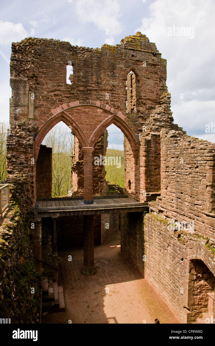 Bögen, Türen und Fenster in Goodrich Castle eine Norman mittelalterliche Burgruine in Herefordshire Stockfoto