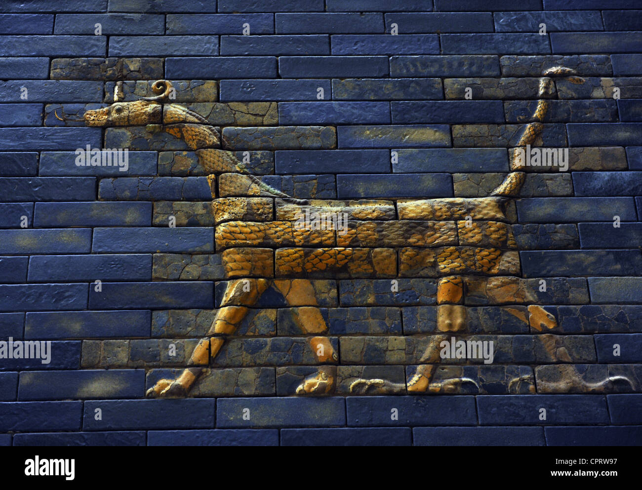Mesopotamische Kunst. Neubabylonischen. Ischtar-Tor, ein Drache. Pergamon-Museum. Berlin. Deutschland. Stockfoto