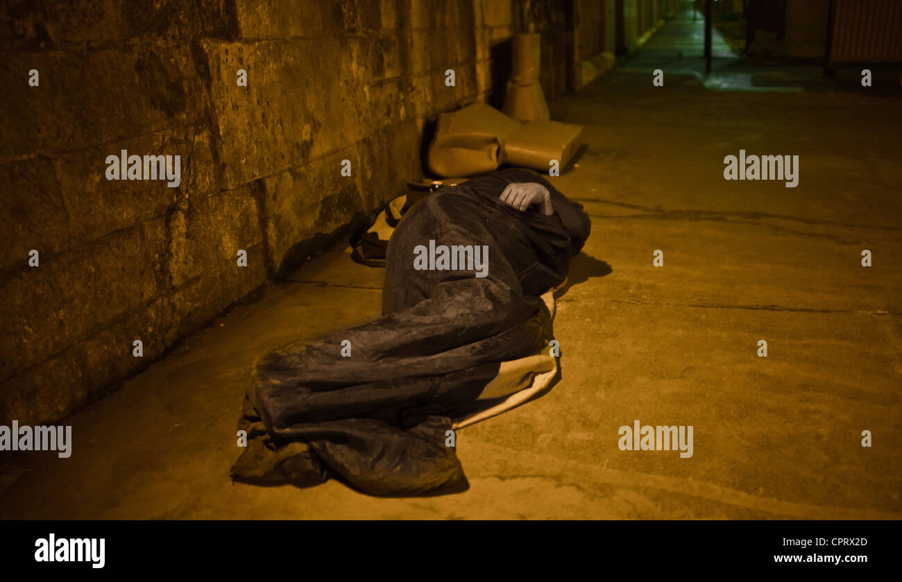 Armut in den Städten, Obdachlose schlafen unter der Brücke Asnieres Stockfoto