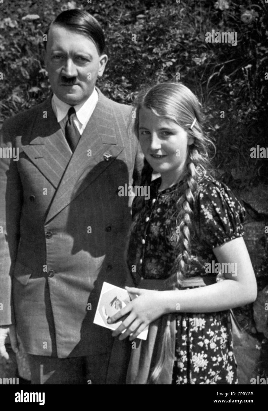 Hitler, Adolf, 20.4.1889 - 30.4.1945, deutscher Politiker (NSDAP), Privatsphäre, mit einem jungen Mädchen, Berchtesgaden, Oberbayern, 1935 Stockfoto