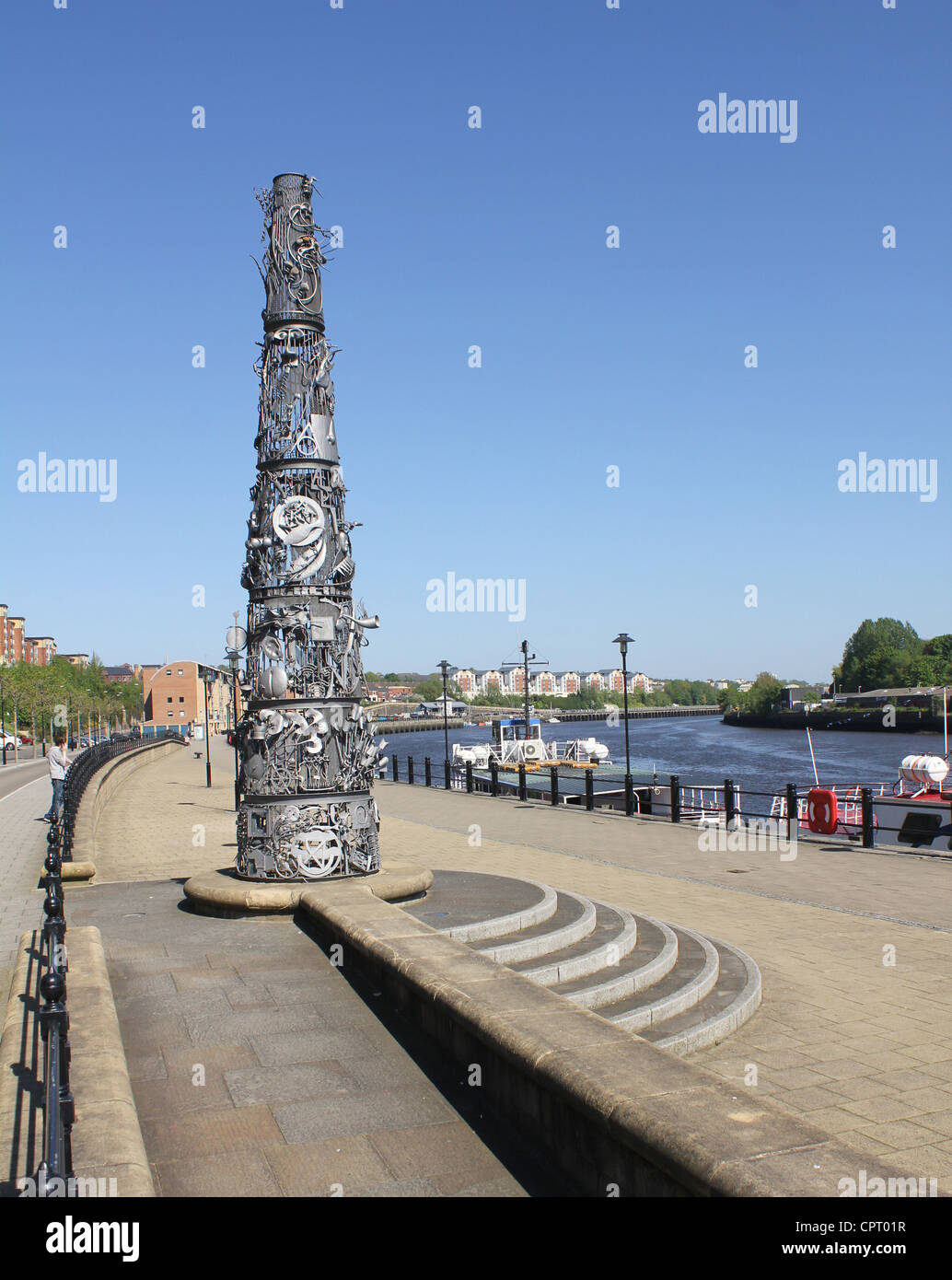 Tyneside, North East England UK 25. Mai 2012 - Schmiede Nadel, zeitgenössische Denkmal auf Newcastle Quayside. Stockfoto
