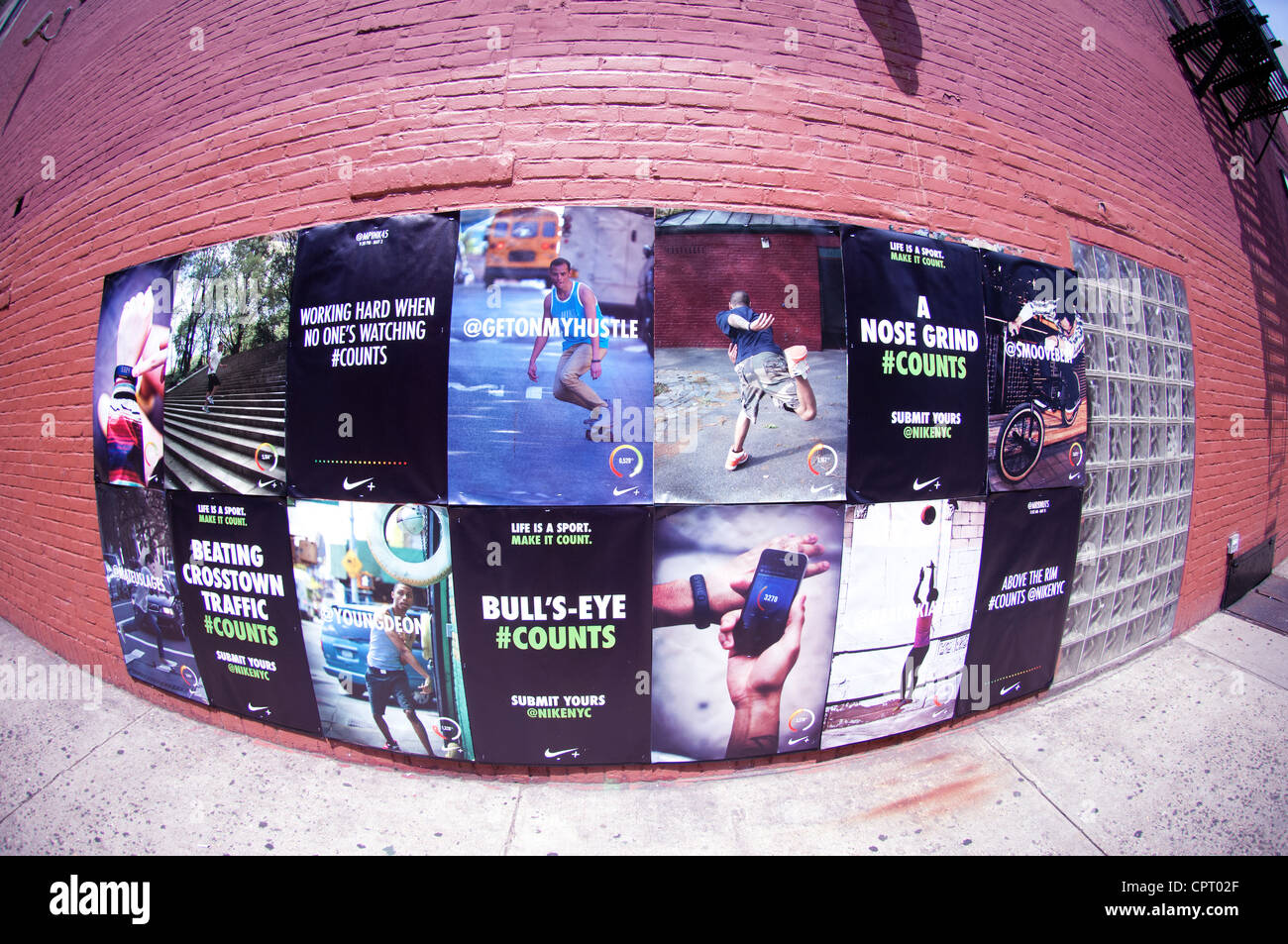 Ein Nike-Spot in Soho in New York am Samstag, 26. Mai 2012 zu sehen. (© Frances M. Roberts) Stockfoto