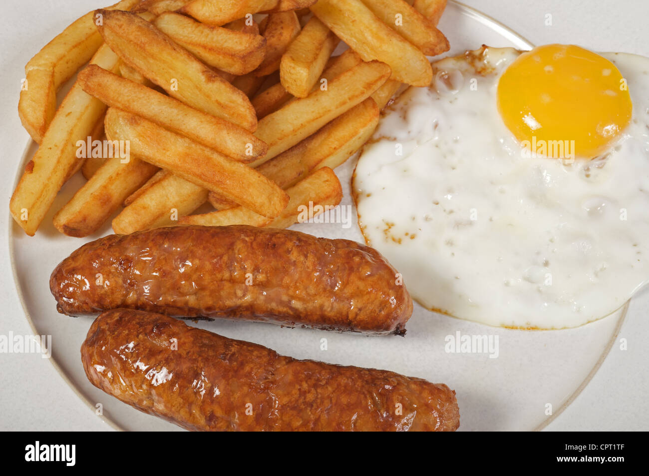 Wurst, Ei und Pommes Stockfoto