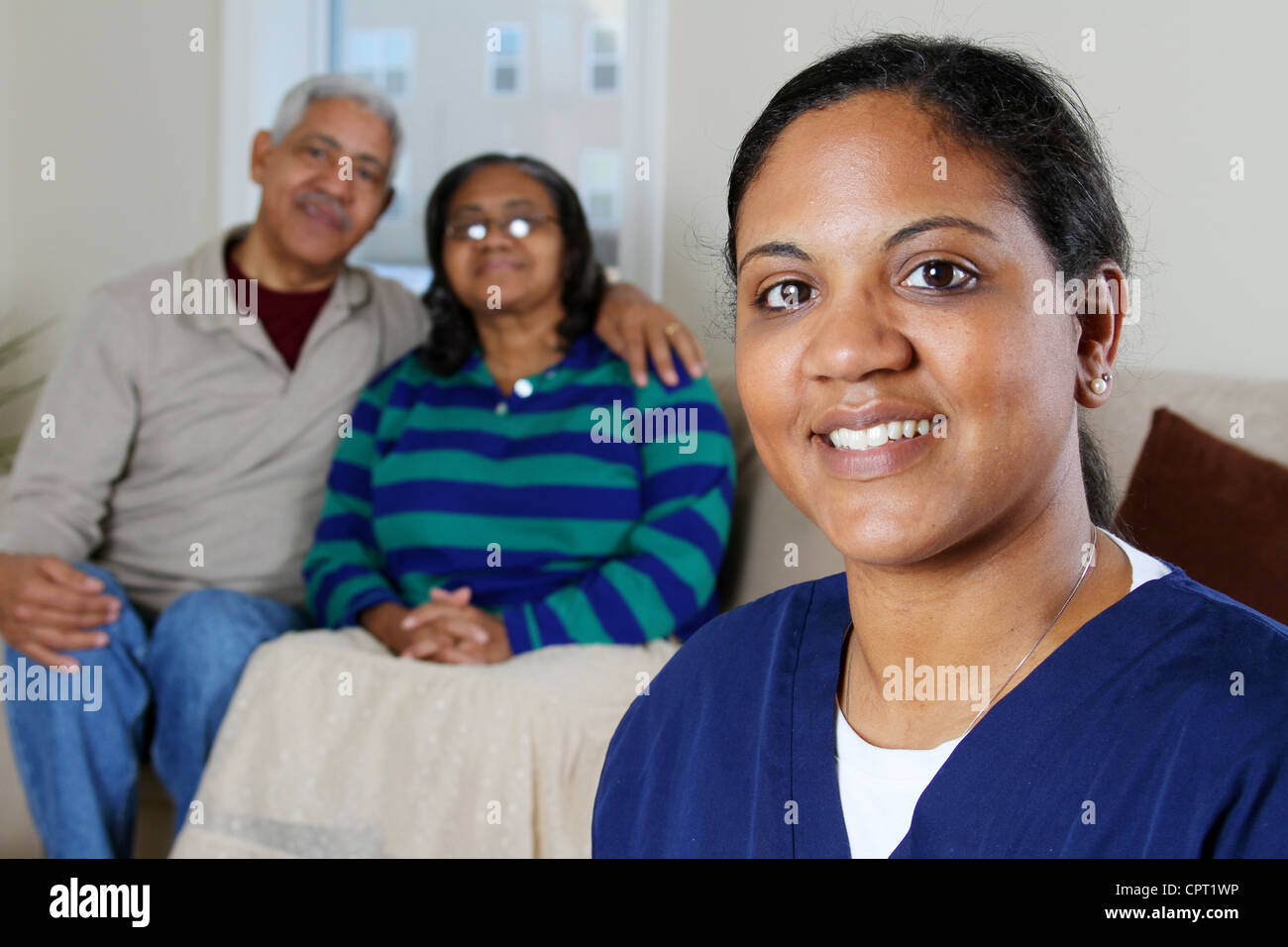 Gesundheitswesen Heimarbeiter und ein älteres Ehepaar Stockfoto