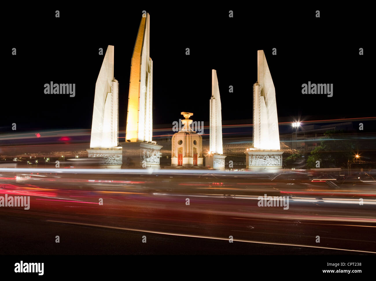 Democracy Monument von Nacht, Banglamphu, Bangkok, Thailand Stockfoto