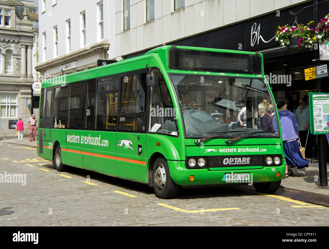 Ein Linienbus Passagier in Truro, Cornwall, UK Stockfoto