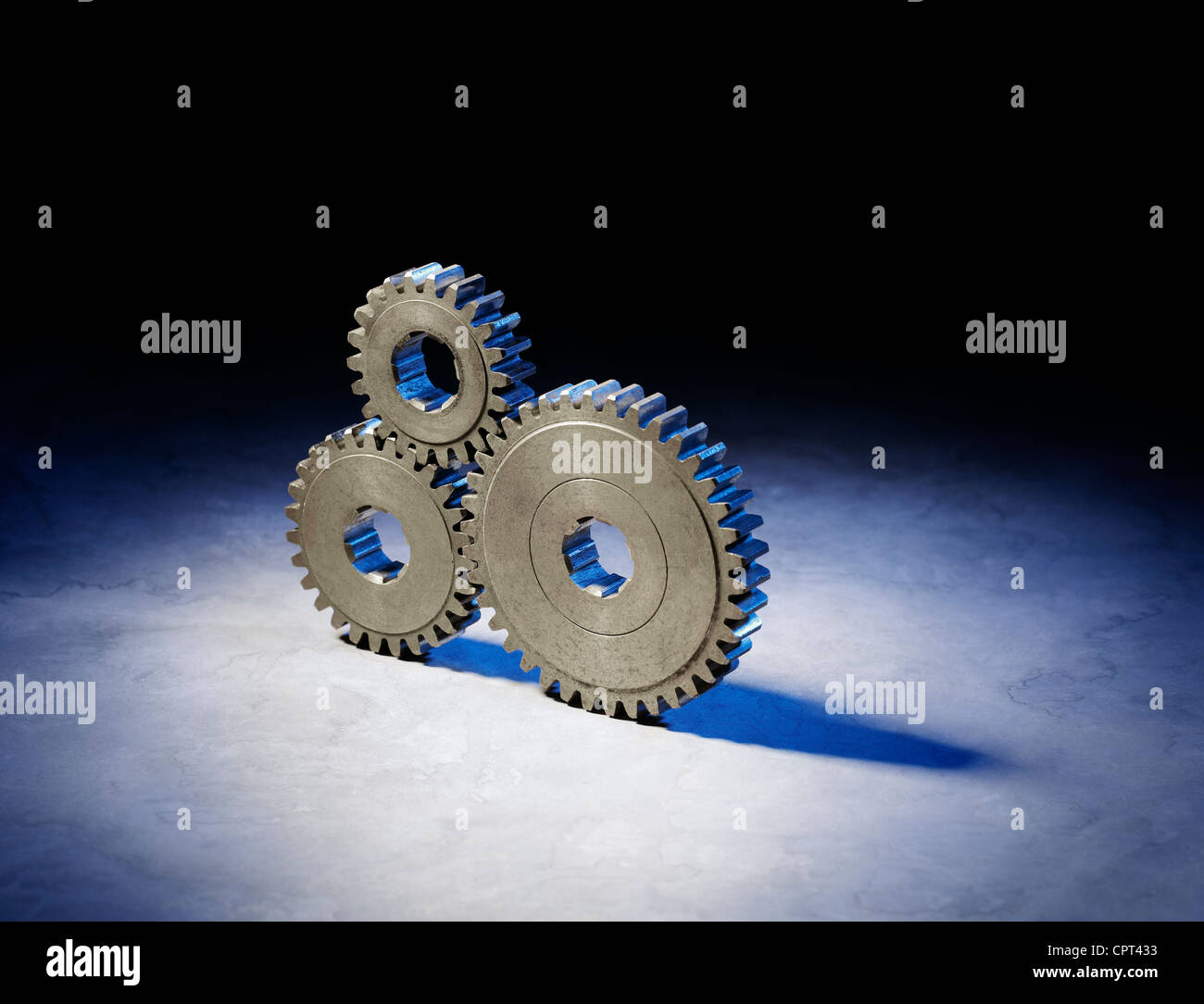 Stillleben mit drei alten metallische Getriebe Zahnräder. Stockfoto