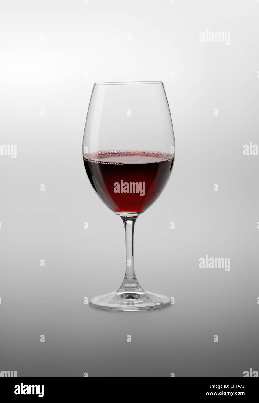 Ein Glas mit Rotwein Stockfoto