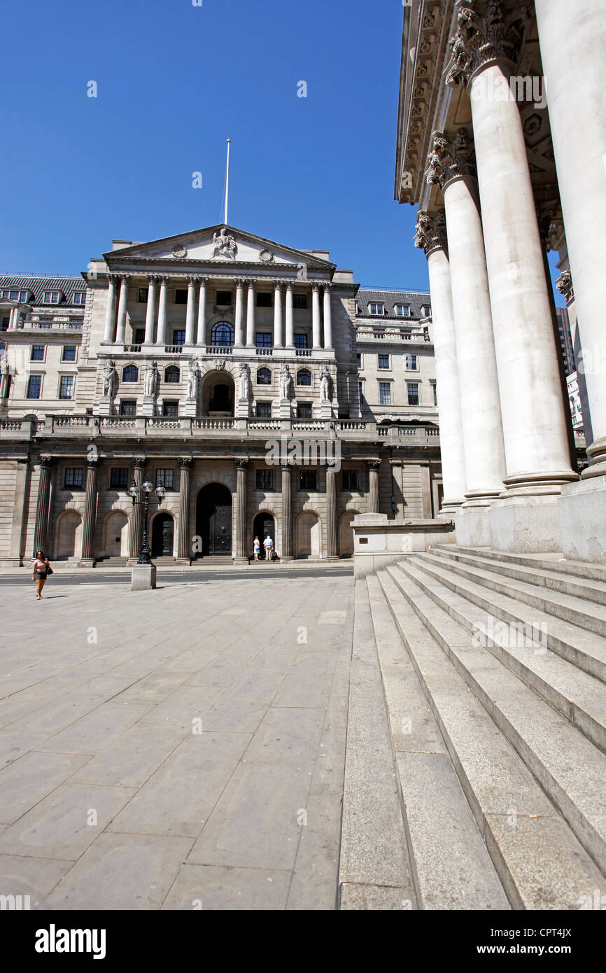 Die Bank of England auf Threadneedle Street und der Royal Exchange in der Stadt, London, England Stockfoto