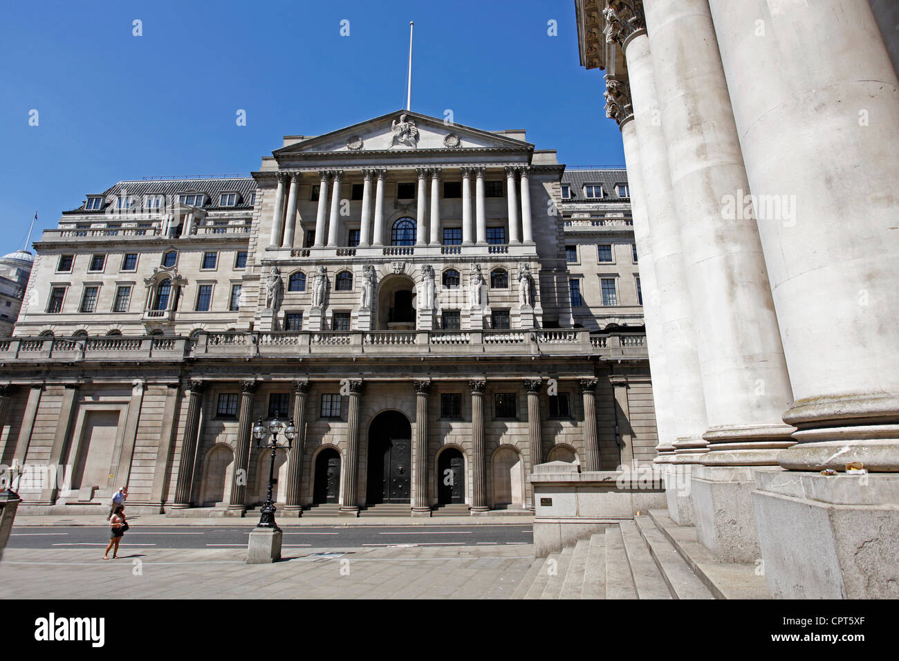 Die Bank of England auf Threadneedle Street und der Royal Exchange in der Stadt, London, England Stockfoto