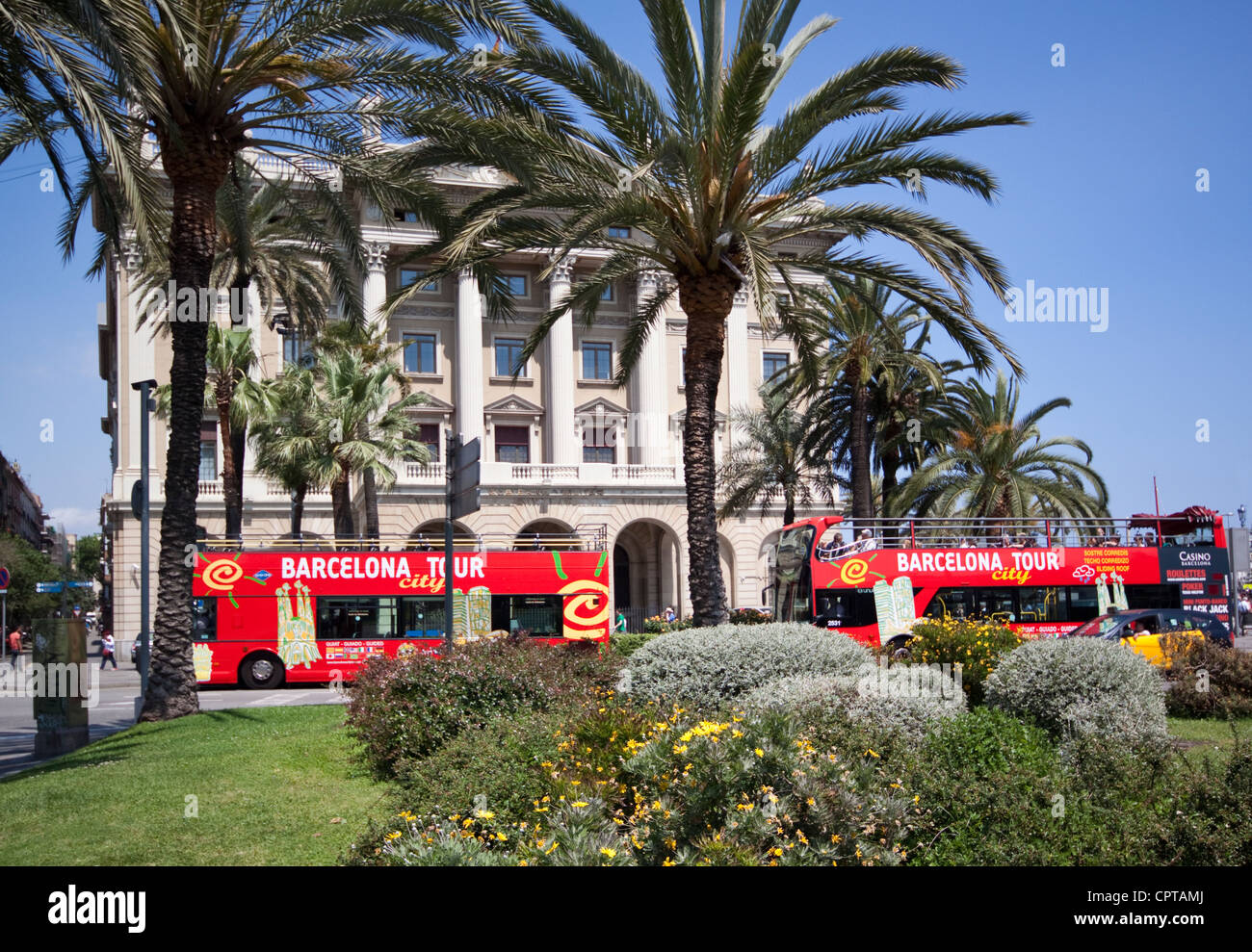 Touristische Reisebusse in Barcelona Spanien Stockfoto
