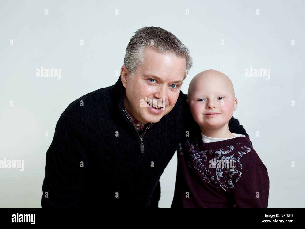 Vater und Sohn mit Down-Syndrom, Porträt Stockfoto