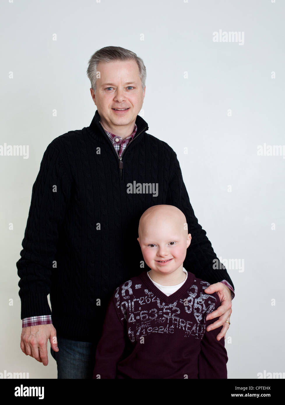 Vater und Sohn mit Down-Syndrom, Porträt Stockfoto