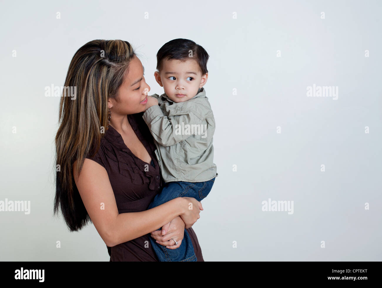 Mutter und Sohn, Studio gedreht Stockfoto