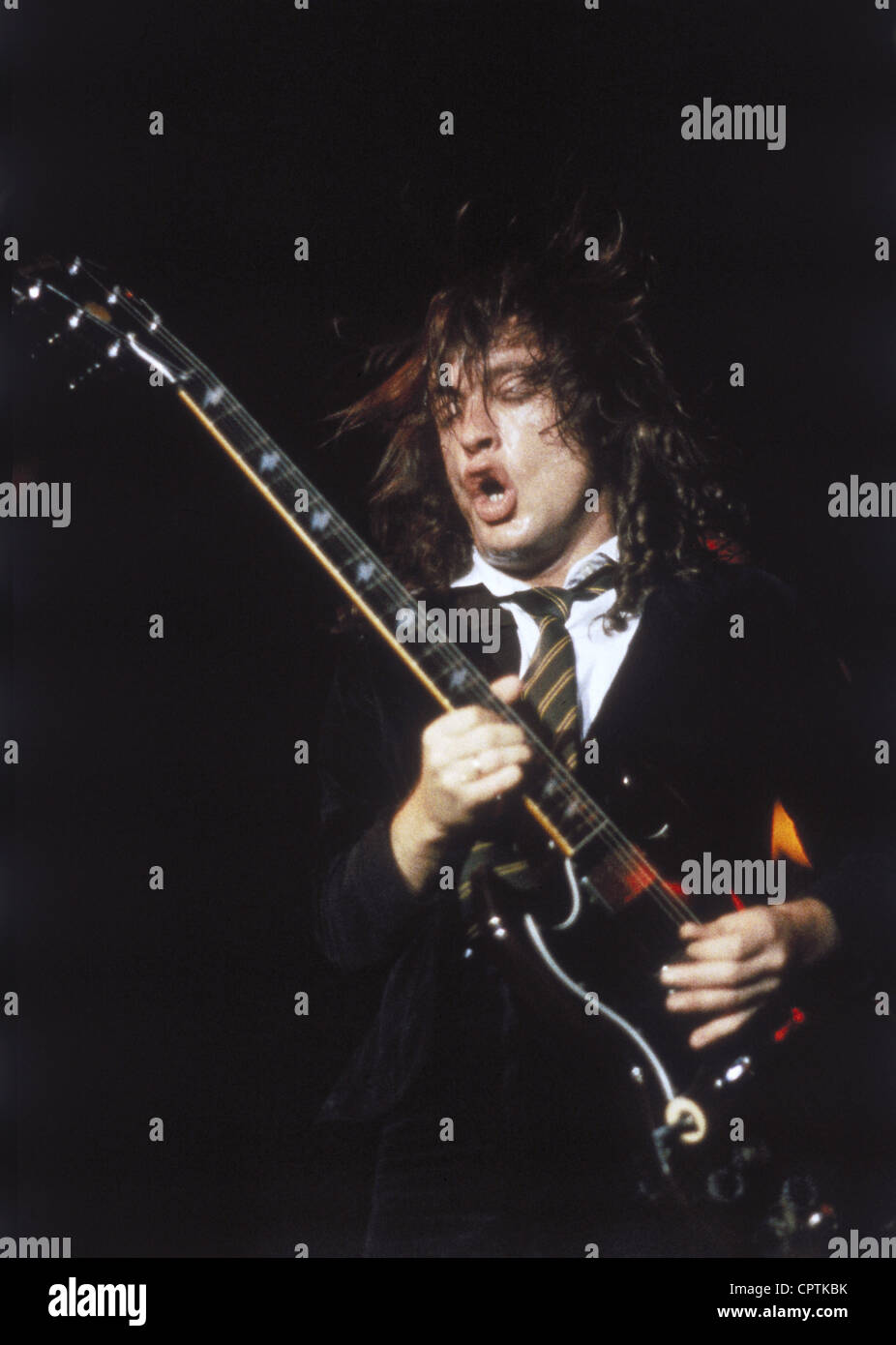 AC/DC, australische Rockgruppe, gegründet 1973, Leadgitarrist Angus Young während eines Konzerts, ca. 1990, Stockfoto