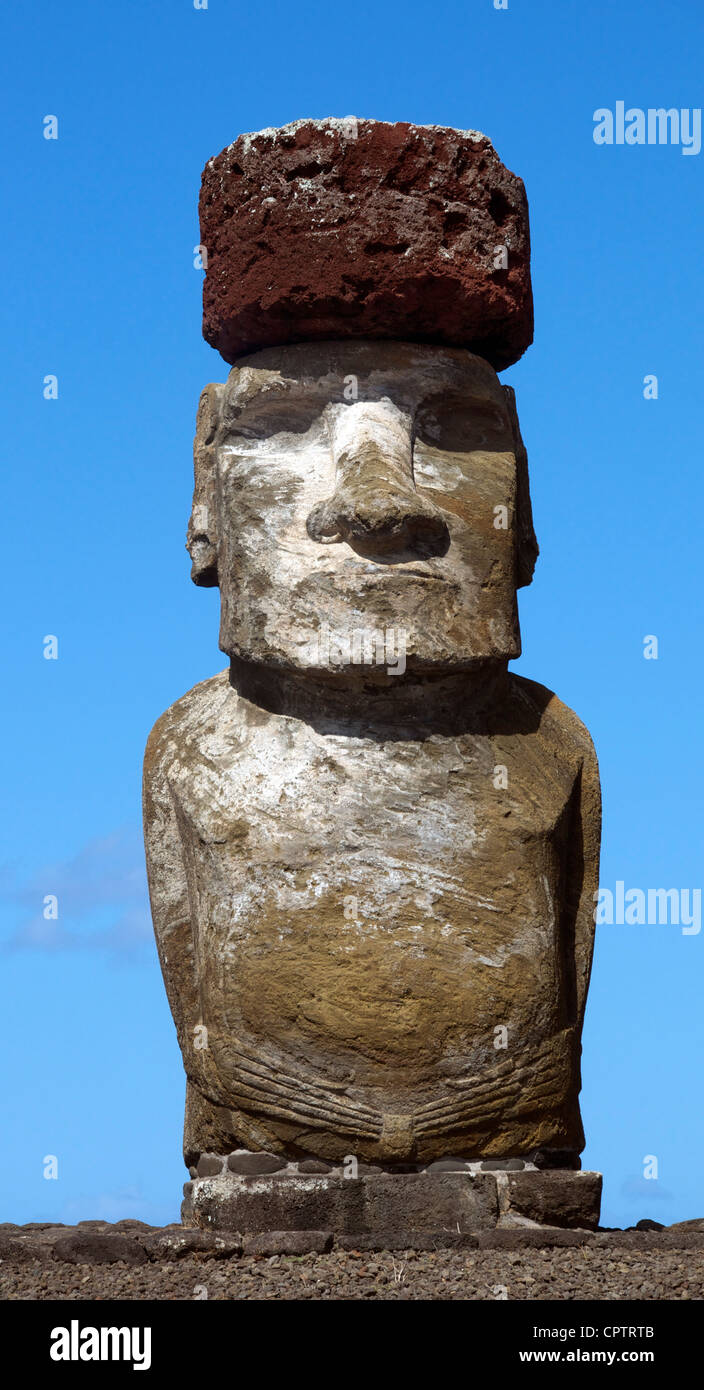 Moai mit Haarknoten Ahu Tongarika Osterinsel Chile Stockfoto