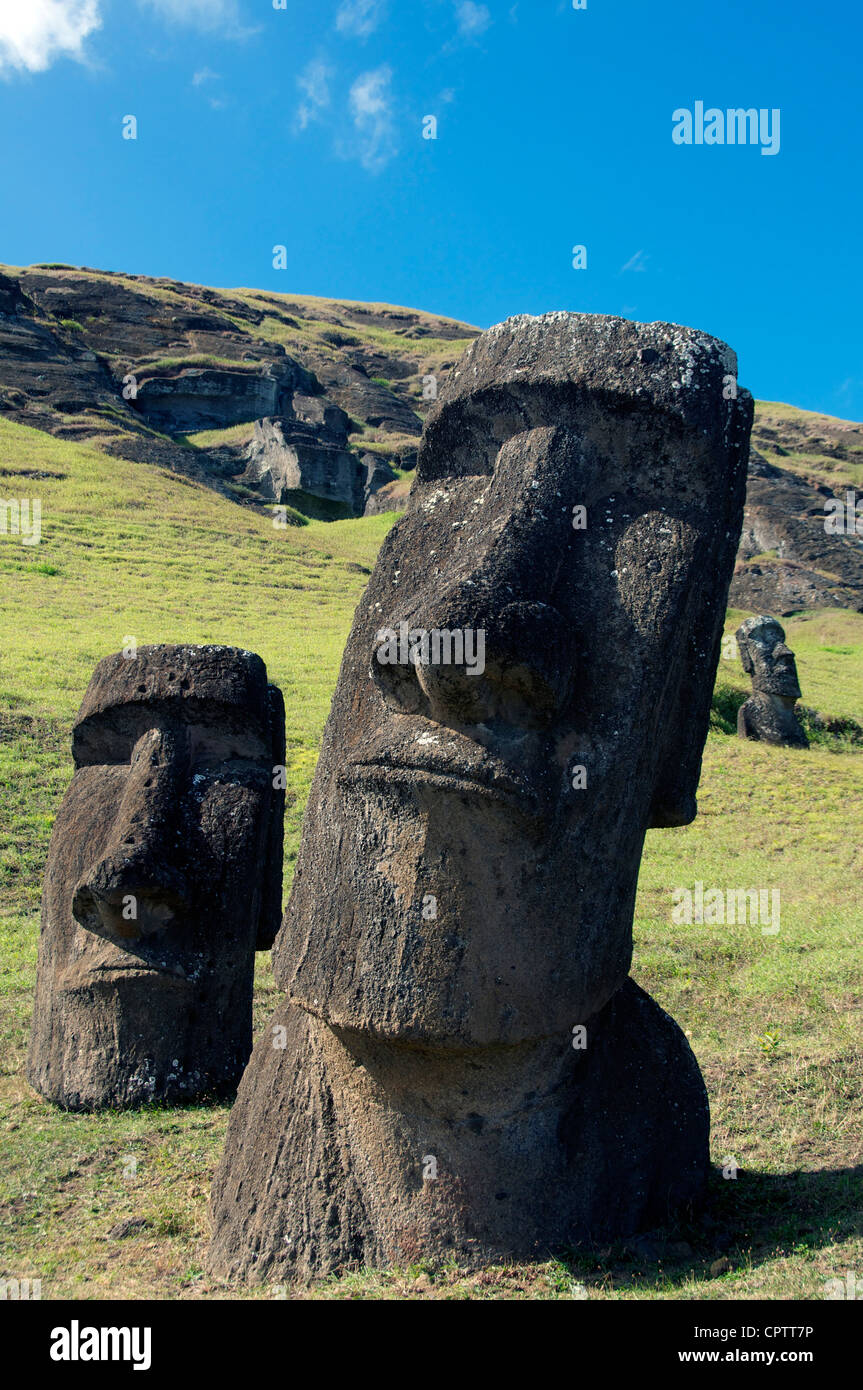 Zwei Moai Rano Raraku Steinbruch Osterinsel Chile Stockfoto