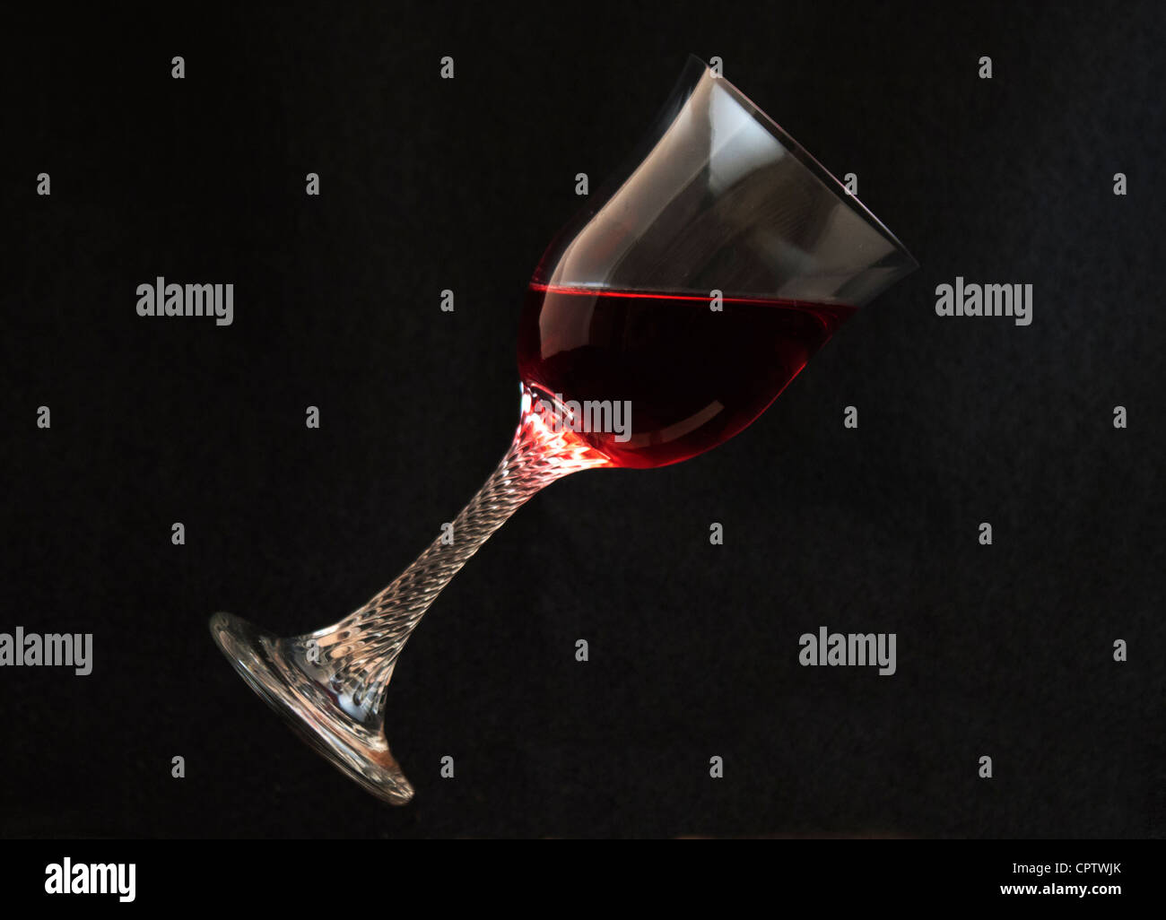 Geneigte Weinglas Stockfoto