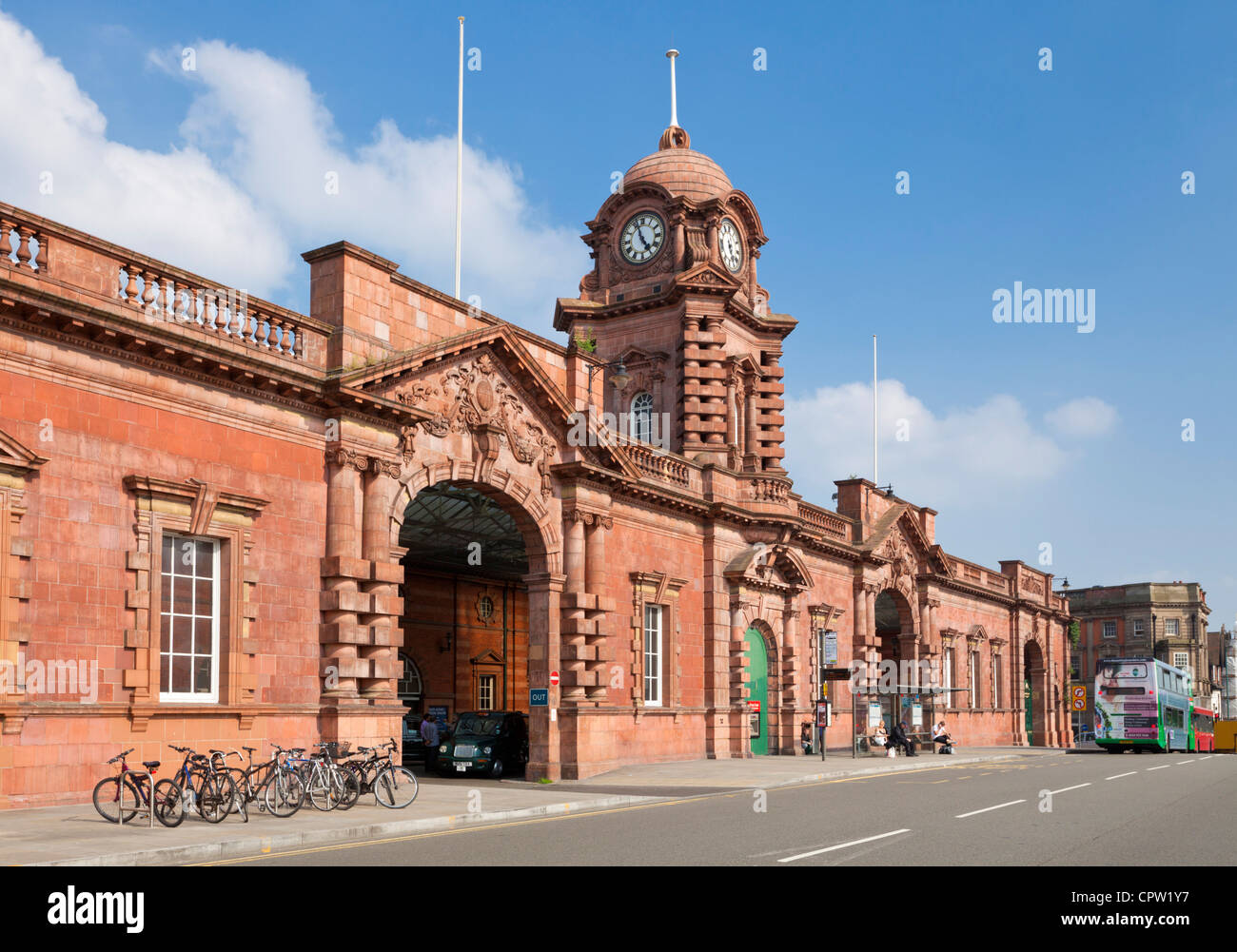 Nottingham Midland Railway Station vor dem Eingang Nottingham Nottinghamshire East Midlands England GB UK EU Europa Stockfoto