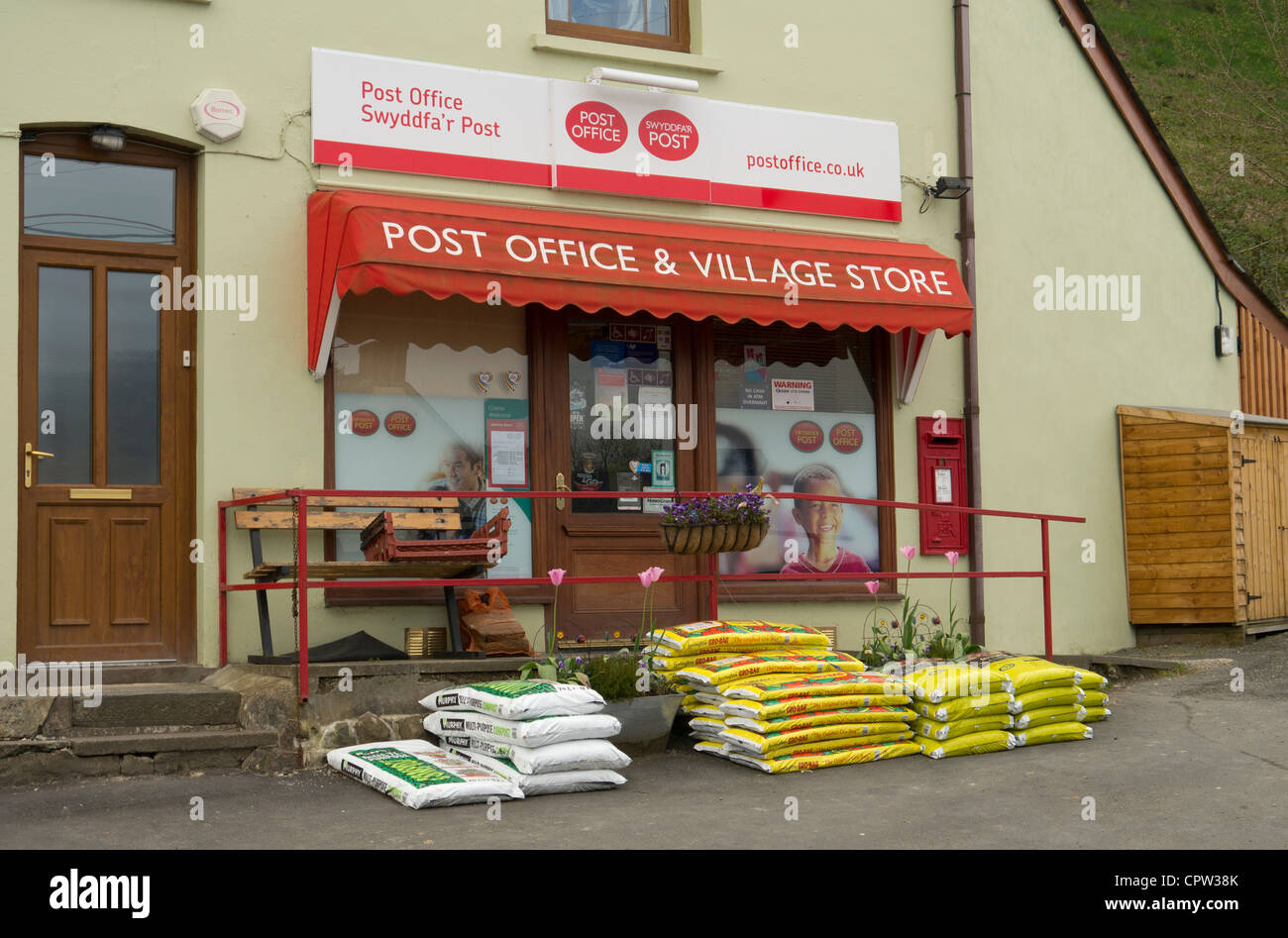 Llangammarch Wells Postamt und Dorfladen. Stockfoto