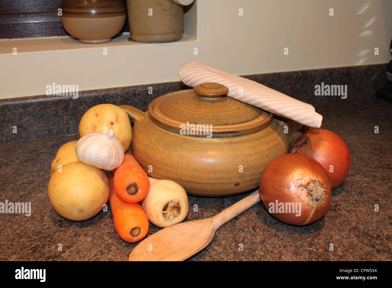 Gemüseeintopf Zutaten Zwiebeln Kartoffeln Karotten Stockfoto