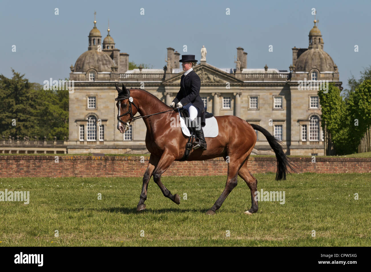 Abbie Hughes auf Laudatio auf die Laufzeit der Houghton International Horse Trials 2012 Dressur Stockfoto