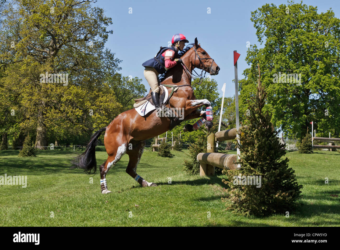 Louisa Lockwood Reiten Frodos Star auf der Langlauf-Kurs in der Houghton International Horse Trials 2012 Stockfoto