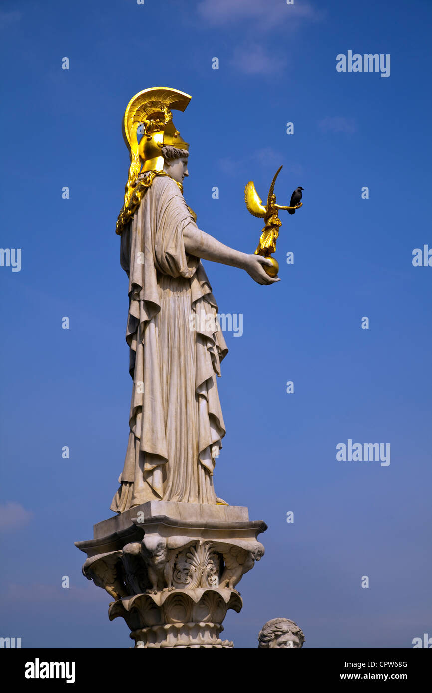 Palast Athene Statue der Weisheit in Wien, Österreich Stockfoto