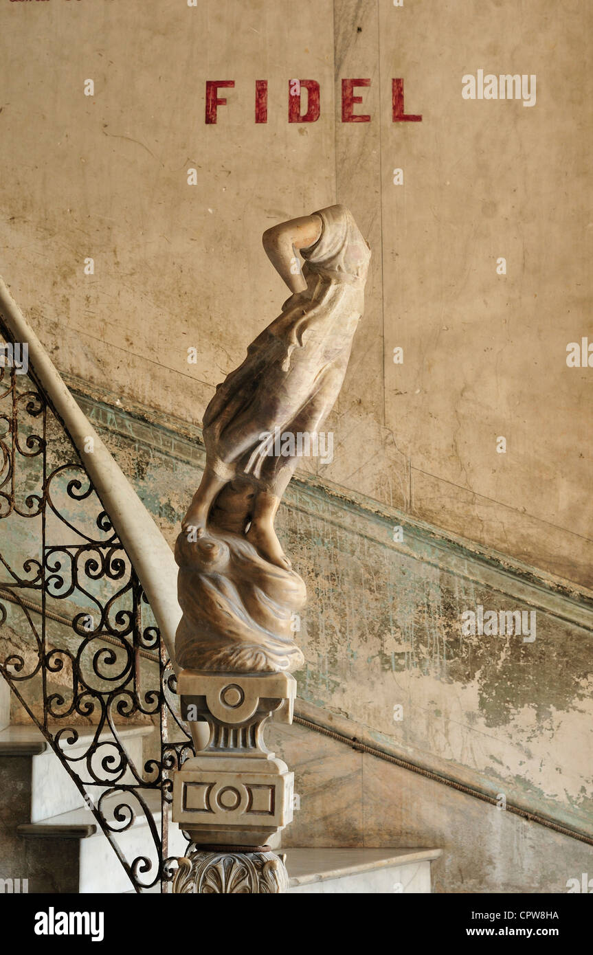 Havanna. Kuba. Innere des heruntergekommenen Villa in Centro Habana. Stockfoto