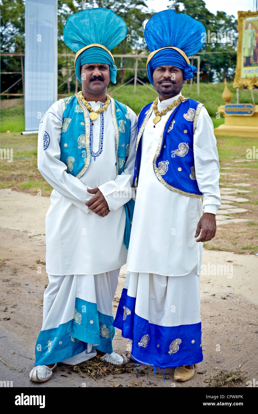 Punjabi Sikh asiatische indische Männer in traditioneller Kleidung. Südost-Asien Stockfoto