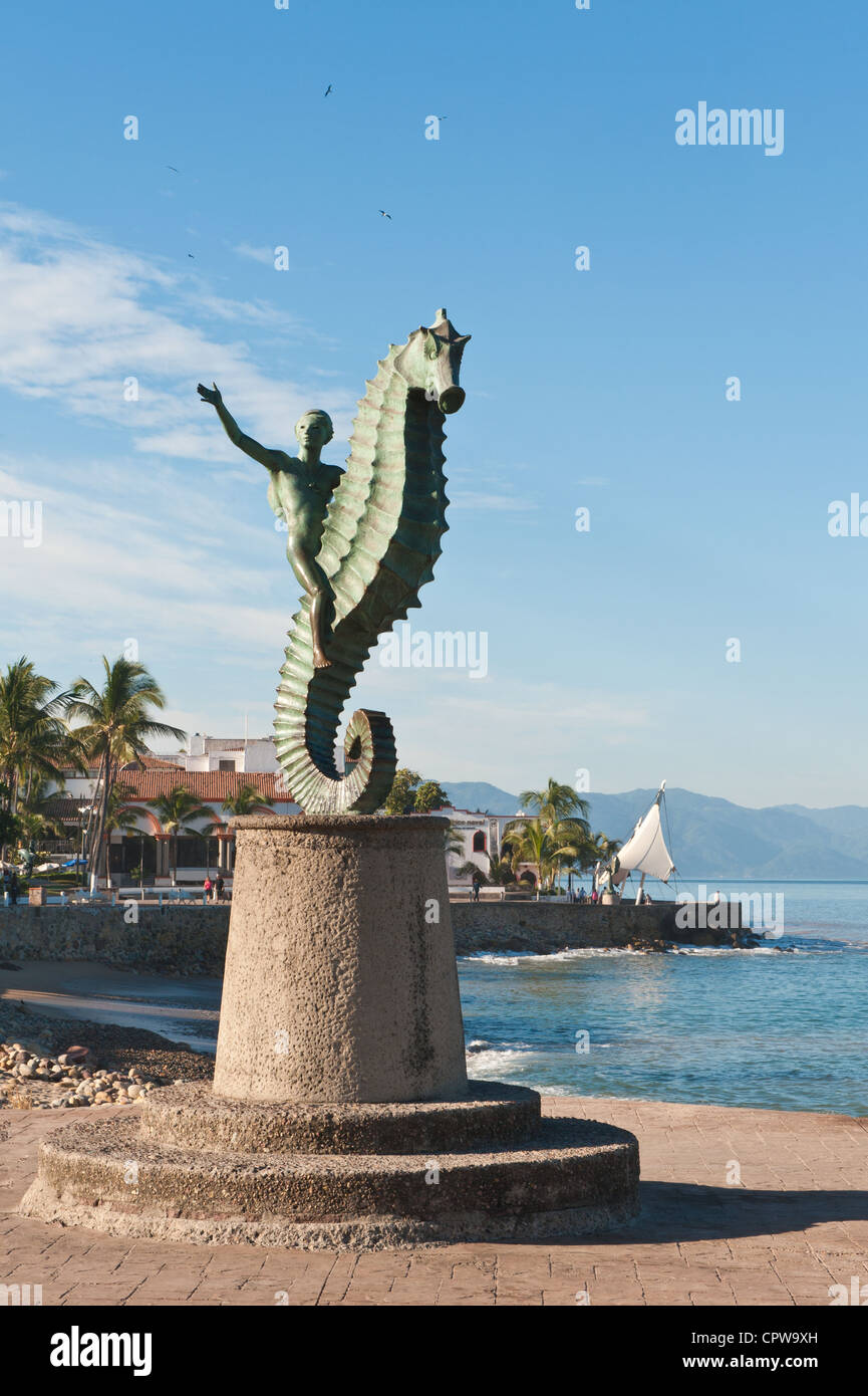 Mexiko, Puerto Vallarta. Caballeo del Mar (Seepferdchen) Skulptur auf dem Malecon, Playa Los Muertos, Puerto Vallarta, Mexiko. Stockfoto