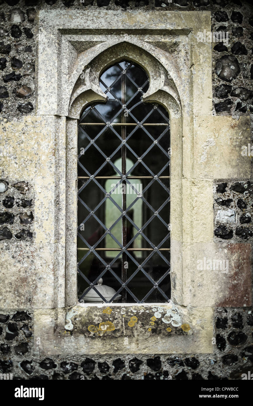 Detail eines Fensters eine Kirche, gebaut in der normannischen Periode Stockfoto