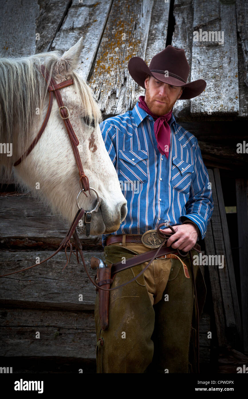 Ein Cowboy und sein Pferd auf eine Rnach im nordöstlichen Wyoming Stockfoto