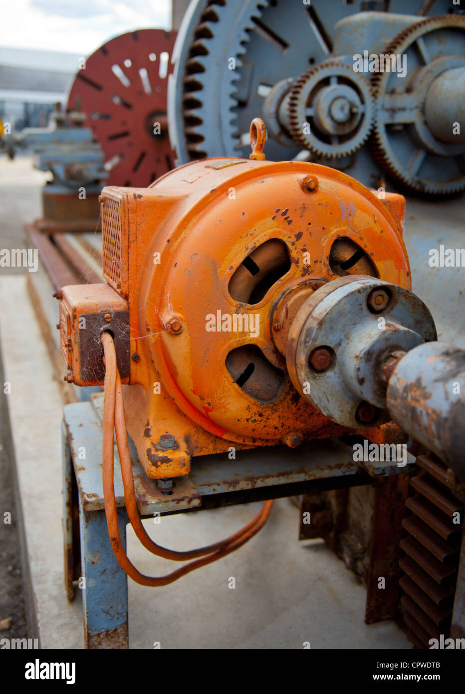 Alten Elektromotor auf Maschine. Stockfoto