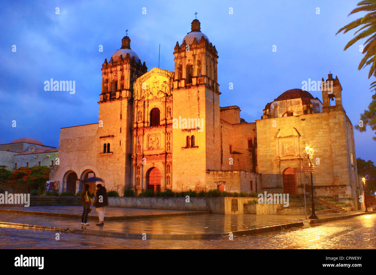 Santo Domingo-Dom in Oaxaca, Oaxaca, Mexiko bei Sonnenuntergang Stockfoto
