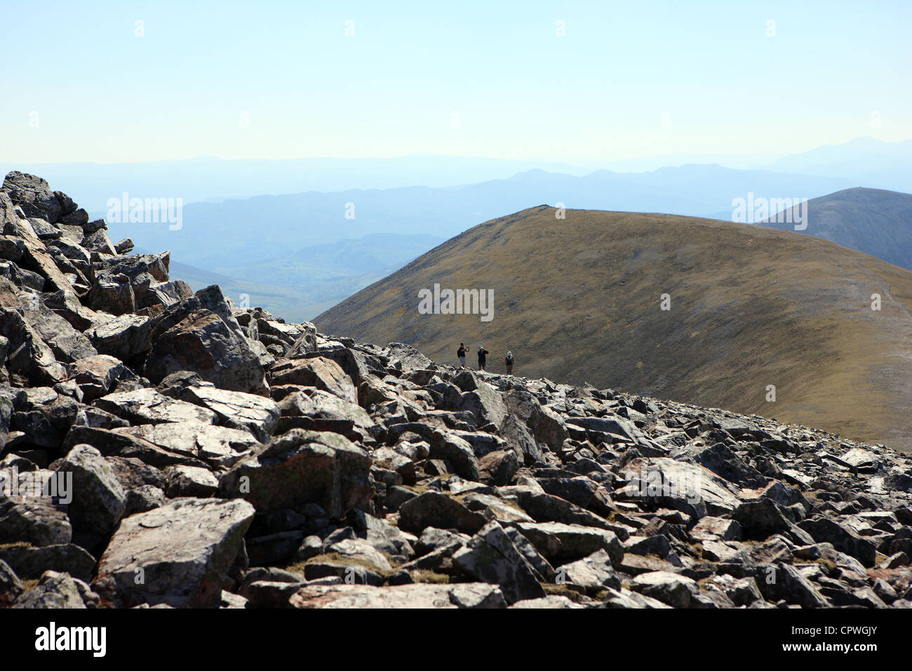 Wanderer auf dem Südgrat Glen Shiel in den schottischen Highlands Stockfoto