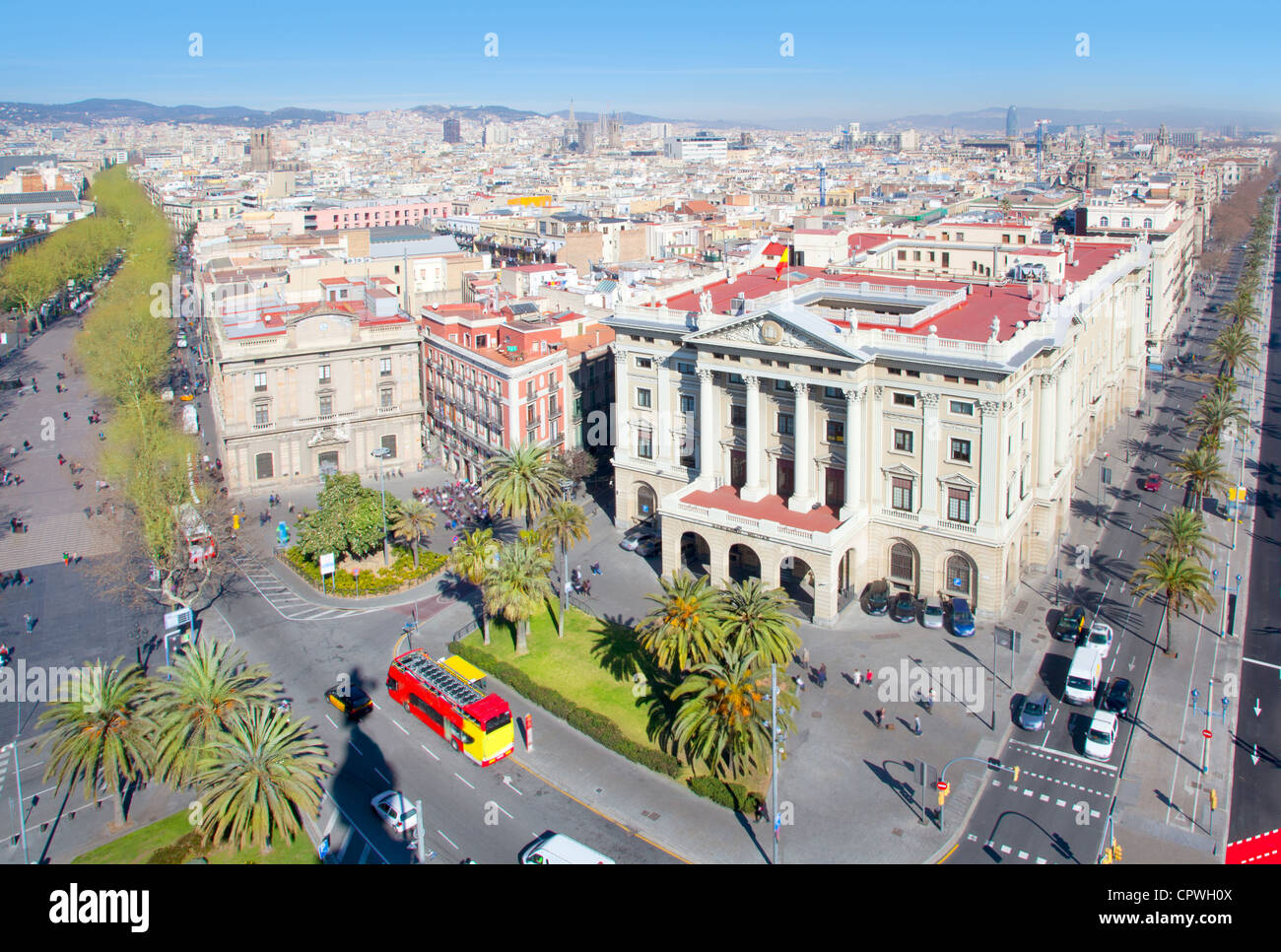Luftaufnahme von Barcelona mit Ramblas und Paseo Passeig de Colon Stockfoto