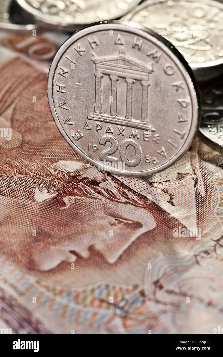 Griechische Drachme als Münzen und Papiergeld. Stockfoto