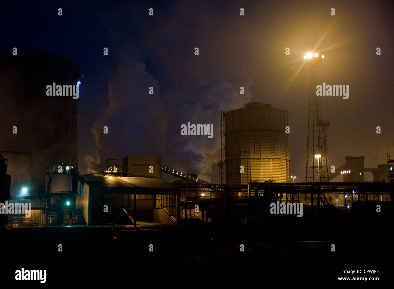 Nacht im ehemaligen britischen Stahlwerk in Redcar, jetzt Betrieben von sahaviriya Stahlindustrie (SSI). Stockfoto